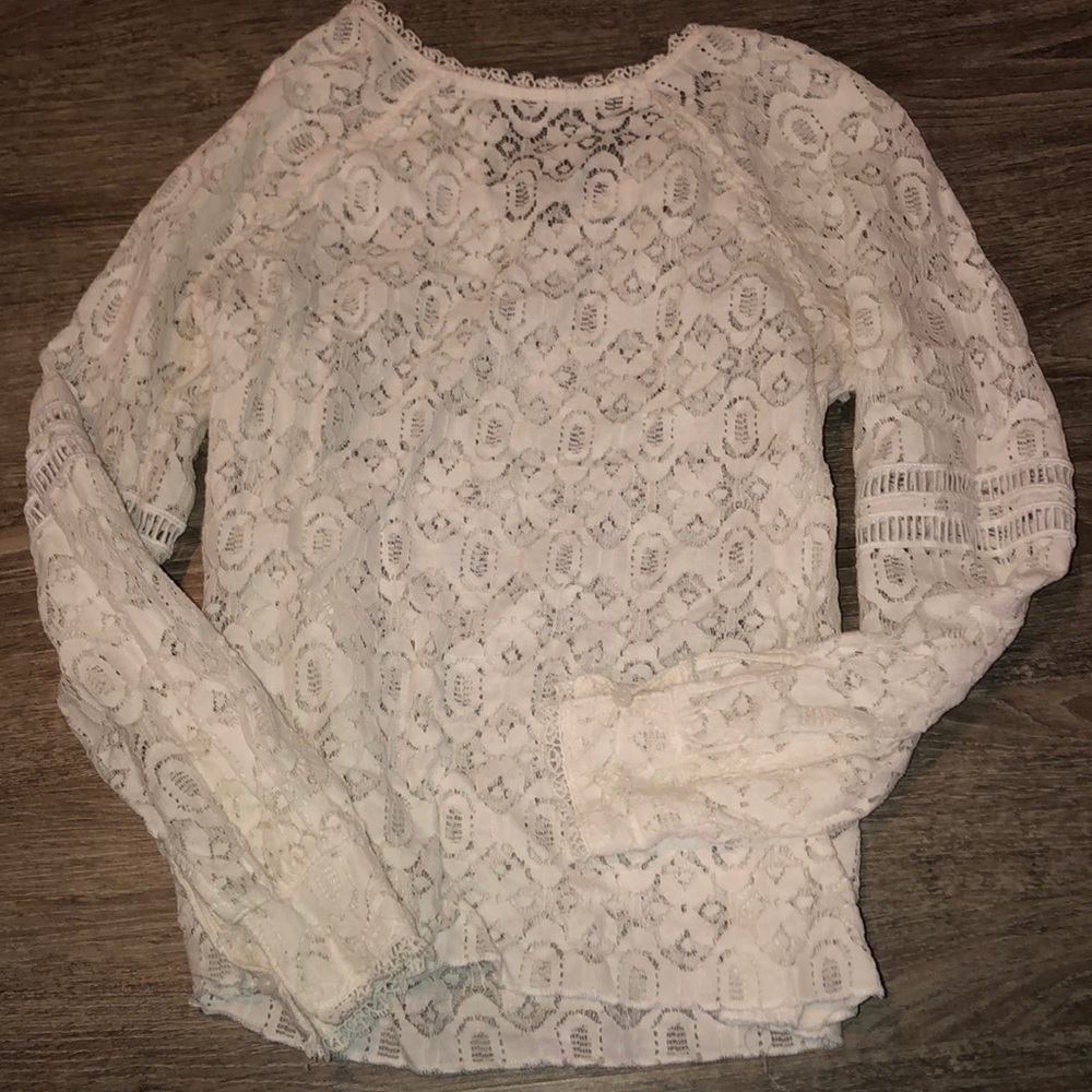 Hinge lace top